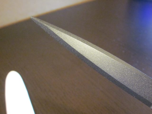【クツワのHiLiNEペーパーナイフ】ギザ刃と一段刃の裏側
